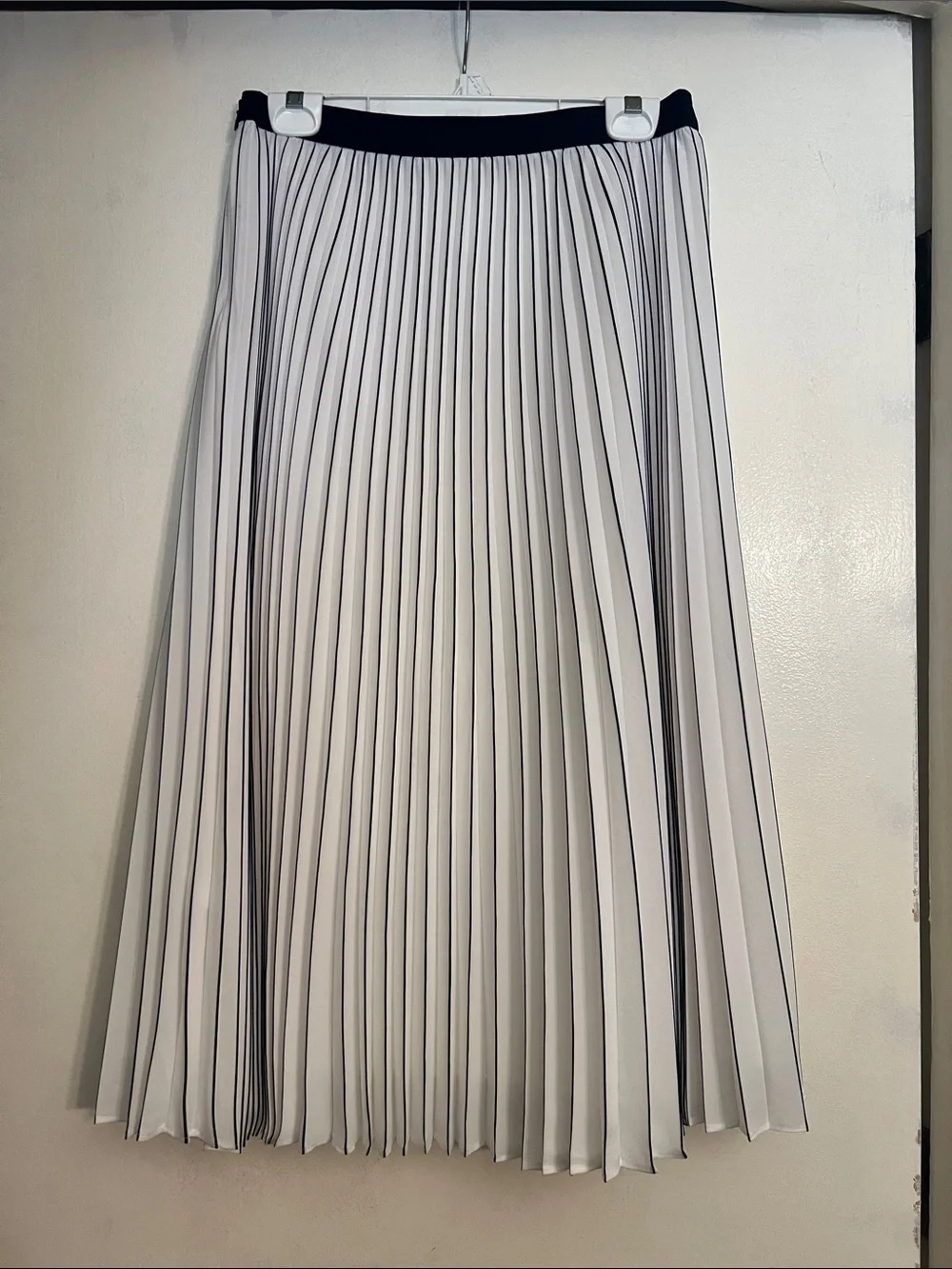 Banana Republic 8 Navy White Stripe Pleated Midi Skirt